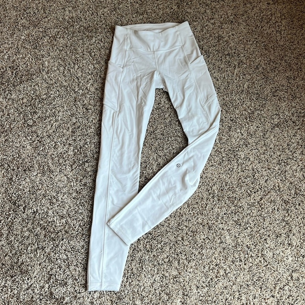 Lululemon white align high-rise pant with pockets size 2